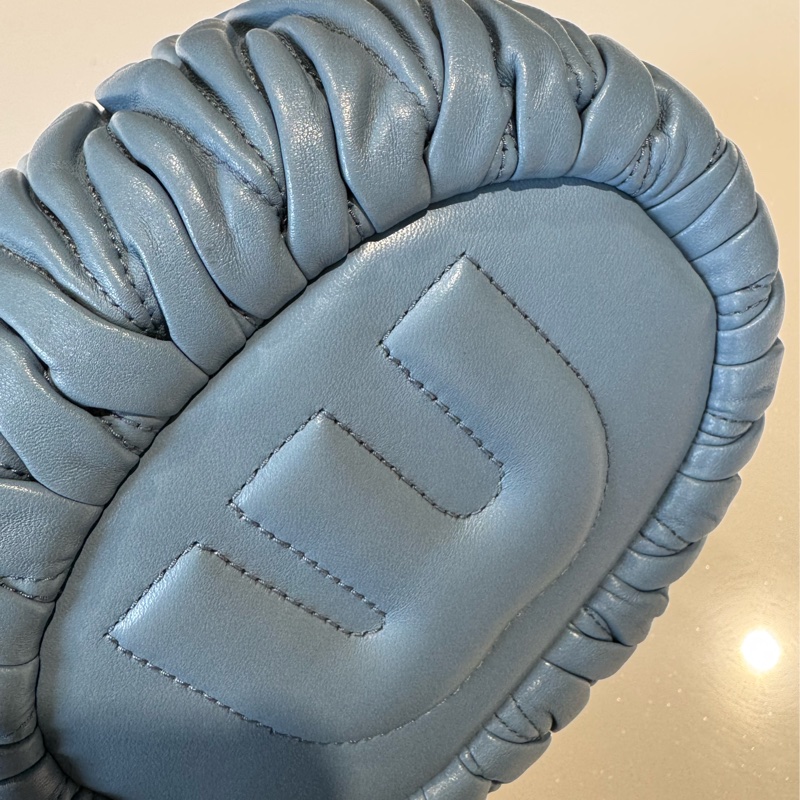 miu miu 灰藍色經典皺褶水桶包-9