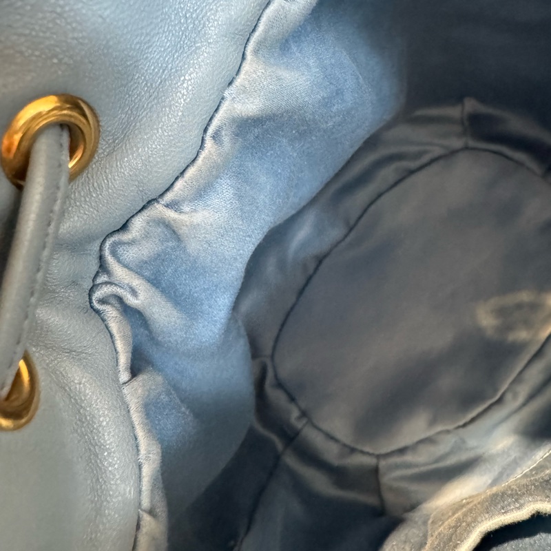 miu miu 灰藍色經典皺褶水桶包-15