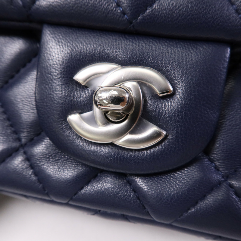 CHANEL 羊皮皮革Mini Classic 20銀扣鏈帶肩背袋-6