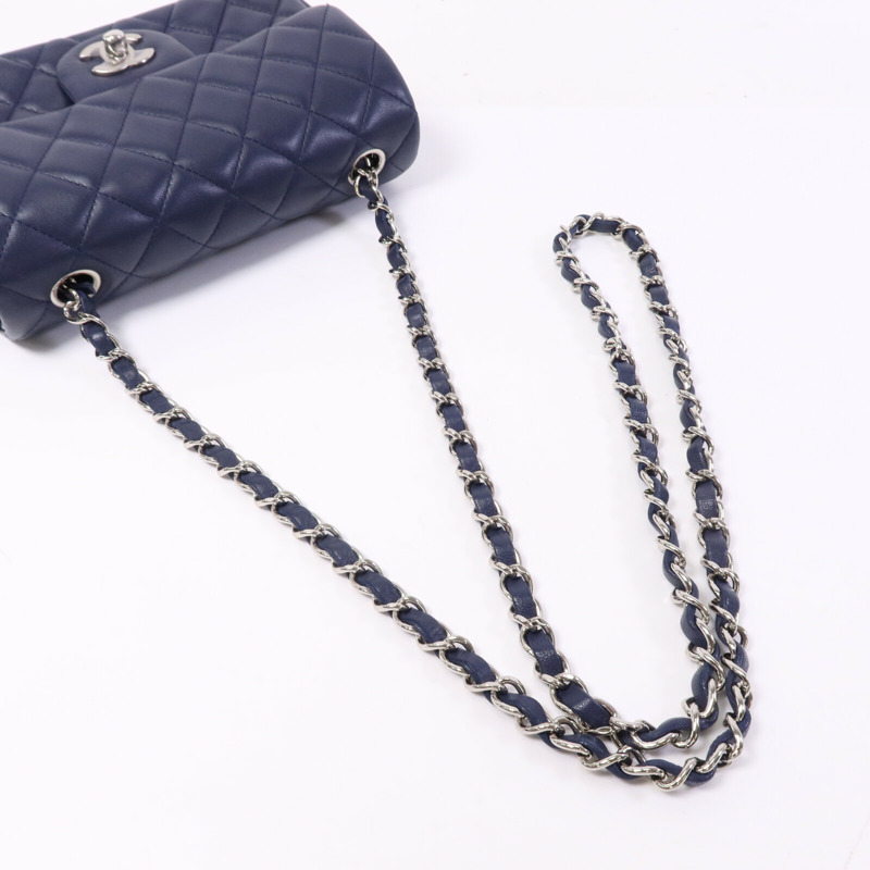 CHANEL 羊皮皮革Mini Classic 20銀扣鏈帶肩背袋-8