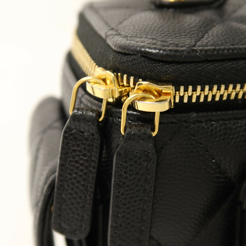 CHANEL 牛皮皮革Vanity Case金扣鏈帶肩背袋-9