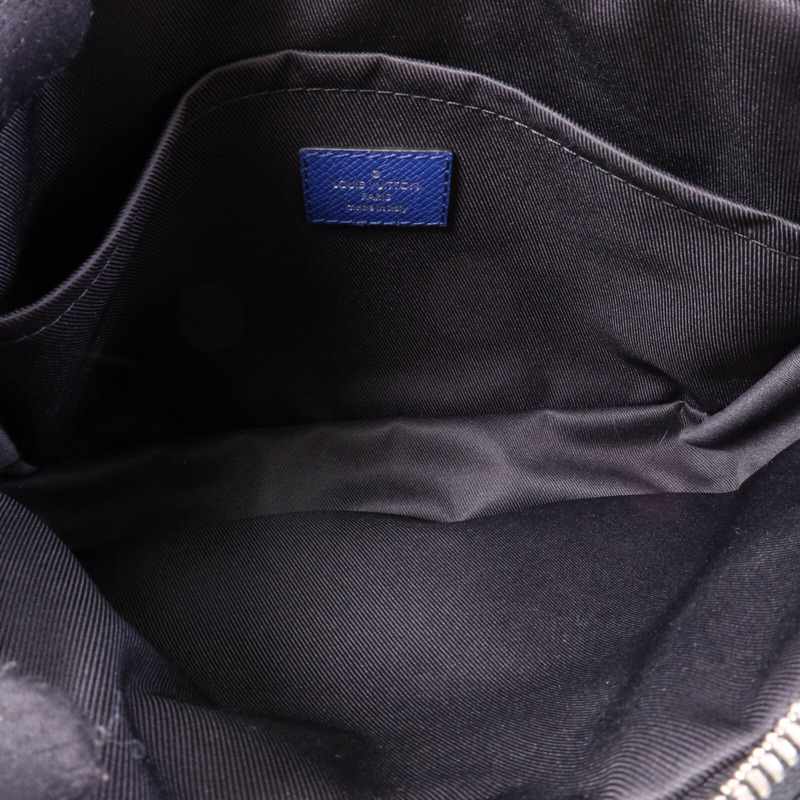 LOUIS VUITTON Taiga/Monogram Outdoor Messenger銀扣肩背袋-4