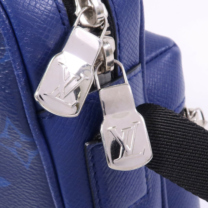 LOUIS VUITTON Taiga/Monogram Outdoor Messenger銀扣肩背袋-6