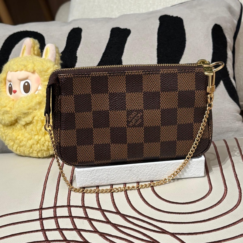 Lv mini pochette limited edition-1