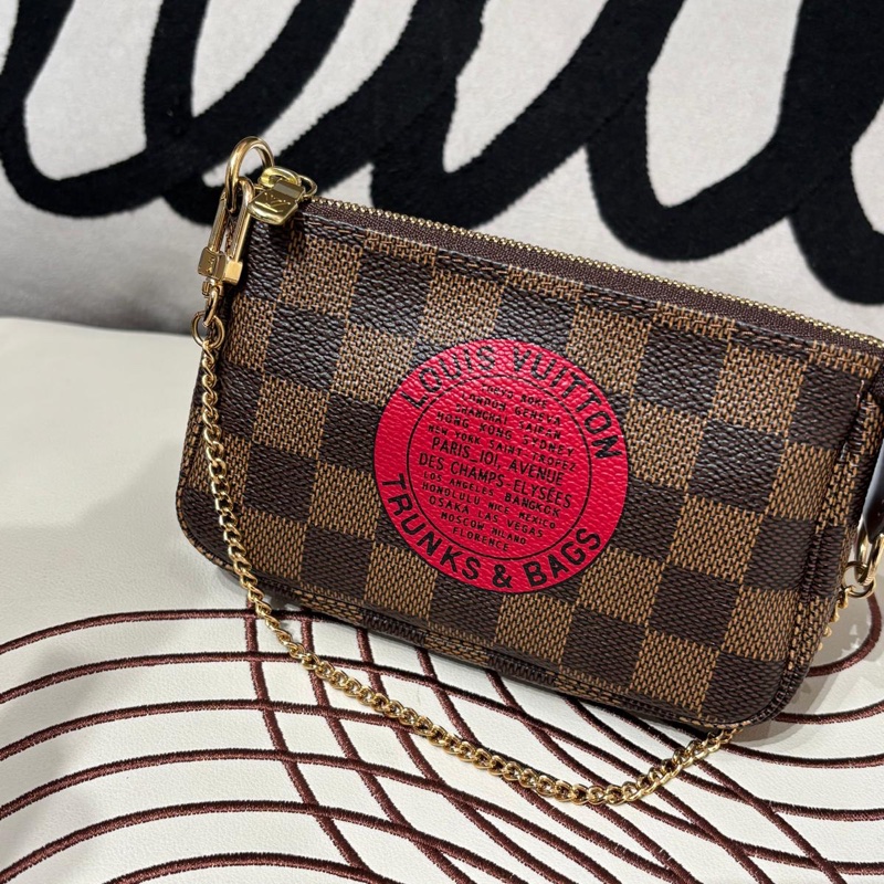 Lv mini pochette limited edition-2