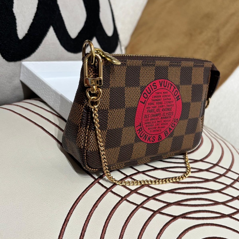 Lv mini pochette limited edition-3