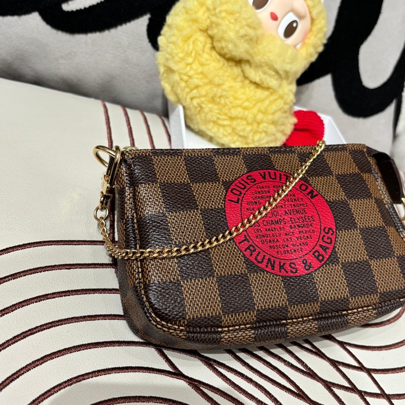 Lv mini pochette limited edition-5