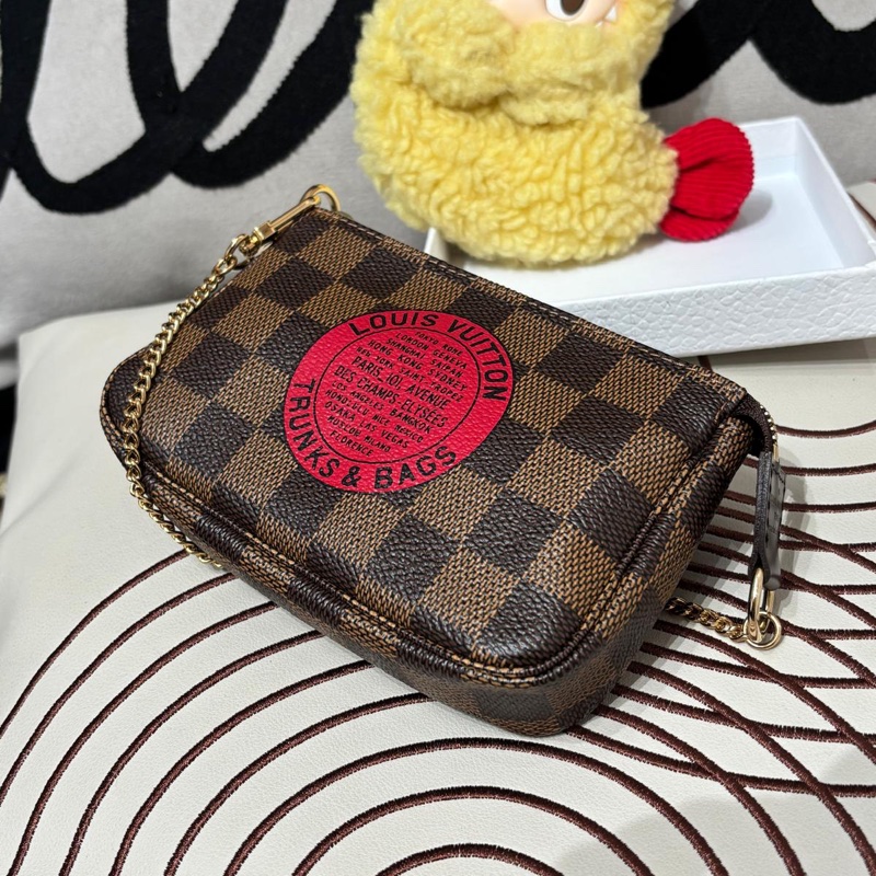 Lv mini pochette limited edition-7