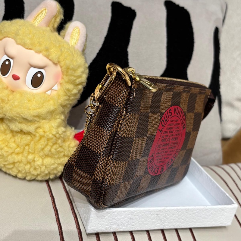 Lv mini pochette limited edition-8