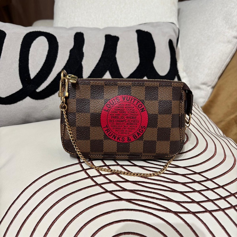 Lv mini pochette limited edition-9