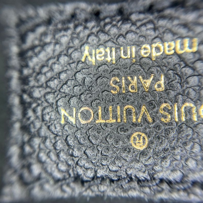 路易威登 LV Mini Bumbag 壓紋腰包-2