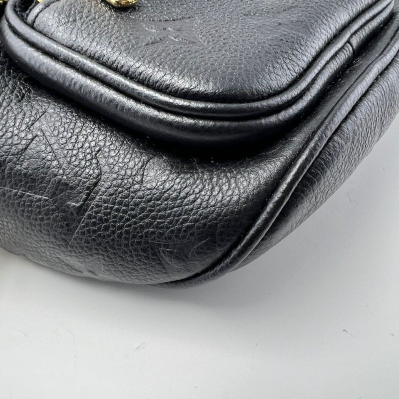 路易威登 LV Mini Bumbag 壓紋腰包-14