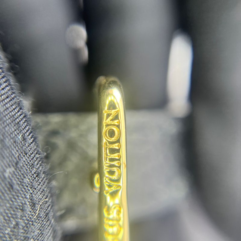 路易威登 LV Mini Bumbag 壓紋腰包-21