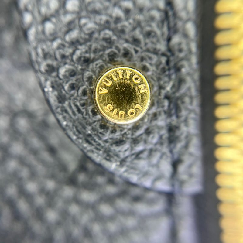 路易威登 LV Mini Bumbag 壓紋腰包-24