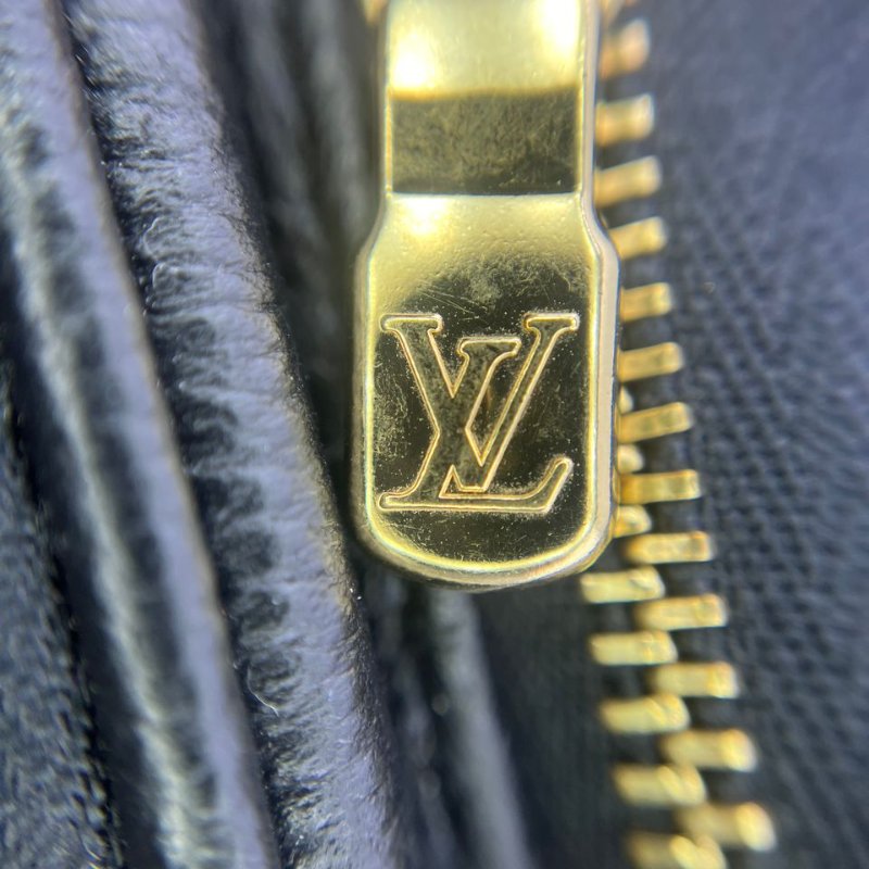 路易威登 LV Mini Bumbag 壓紋腰包-27