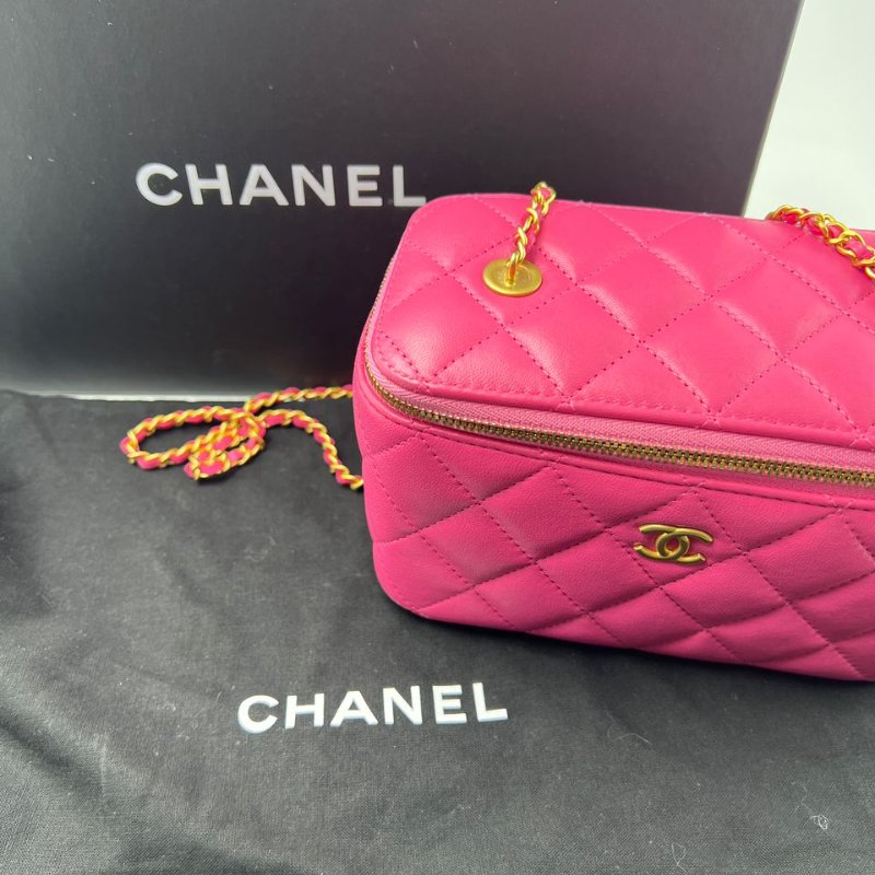 Chanel Vanity Case 菱格紋化妝包-0
