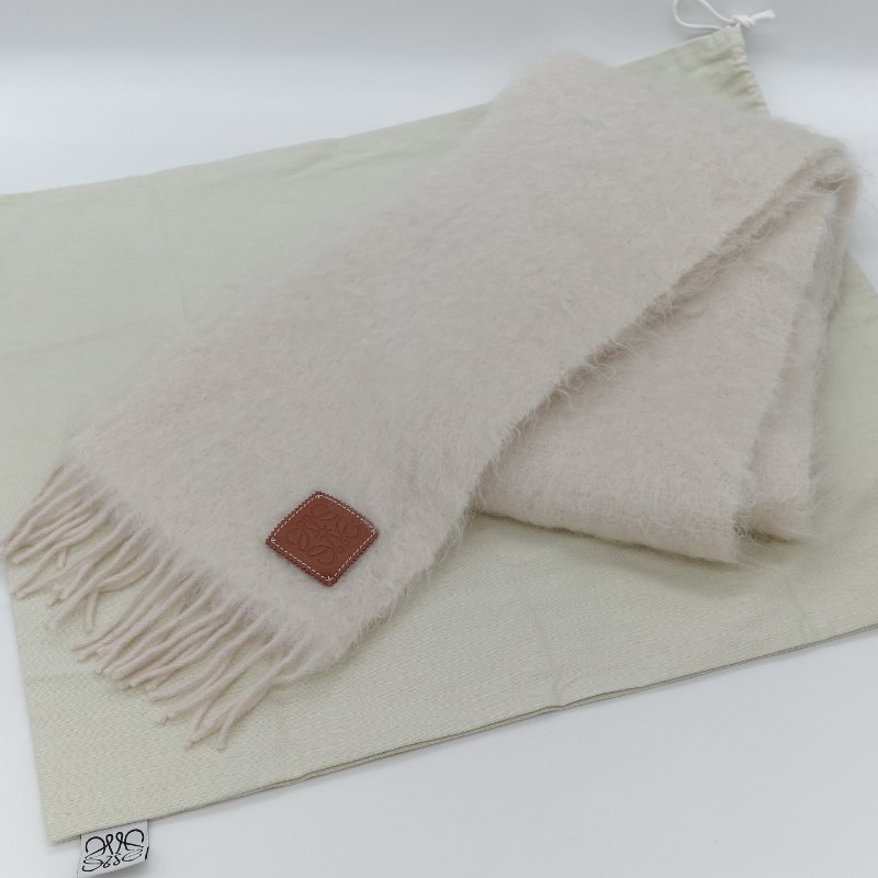 Loewe 羅威 Anagram 白色馬海毛 羊毛混紡標誌壓紋圍巾-1