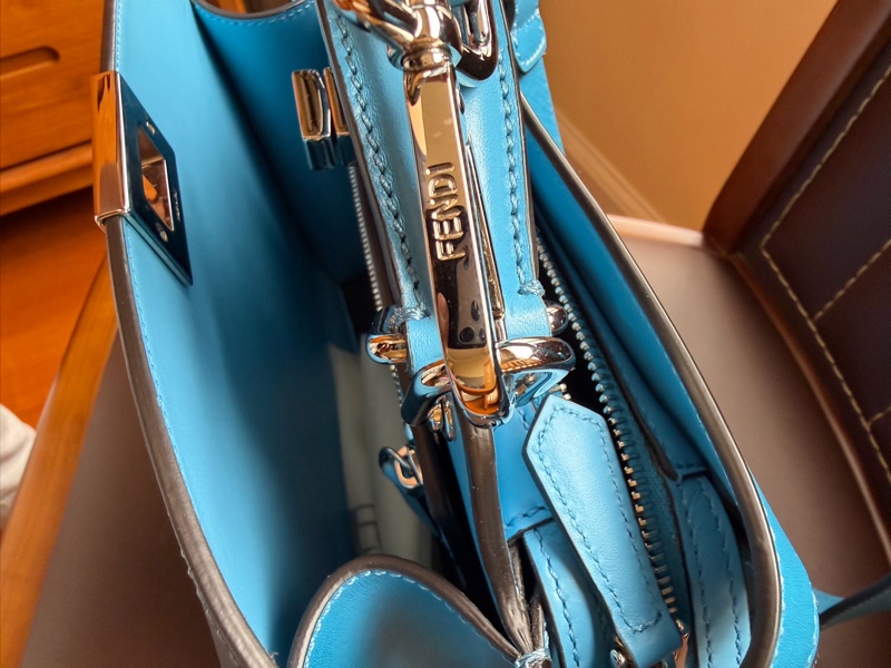 Fendi 經典 Peekaboo ISeeU-3