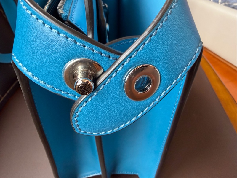 Fendi 經典 Peekaboo ISeeU-12