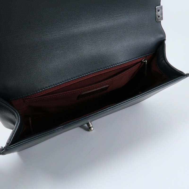 CHANEL 羊皮皮革Boy 28鏈帶肩背袋-4