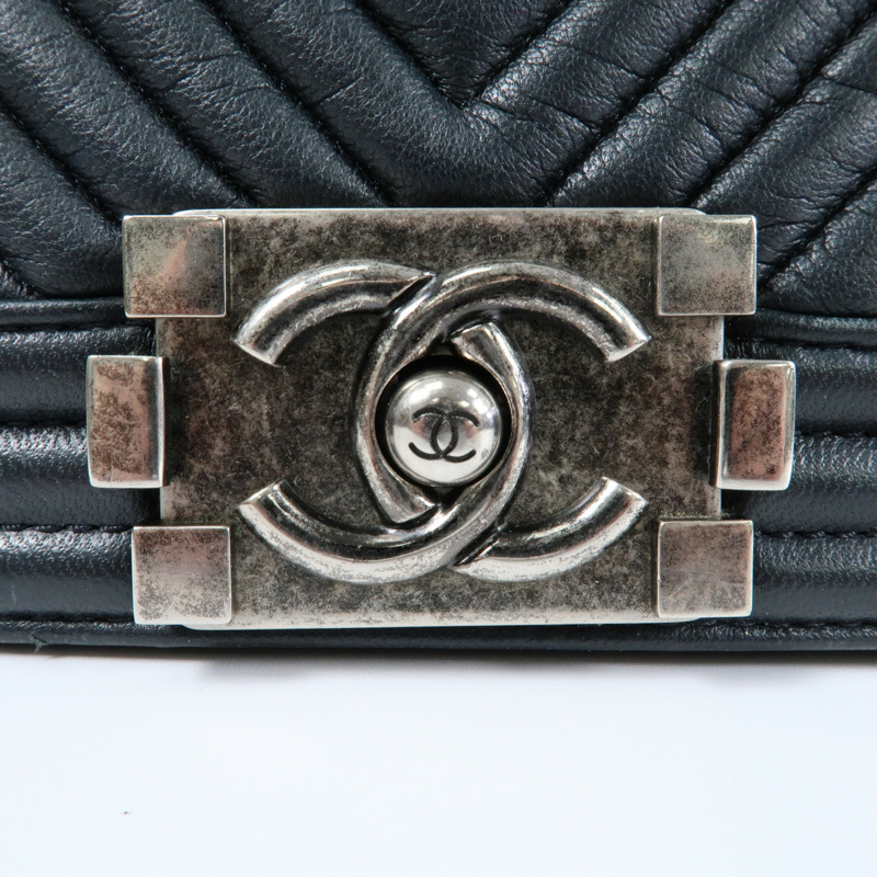 CHANEL 羊皮皮革Boy 28鏈帶肩背袋-11