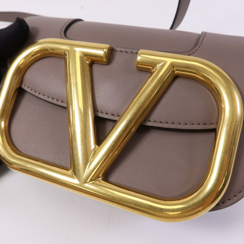 Valentino 牛皮皮革VLogo SuperVee金扣肩背袋-6
