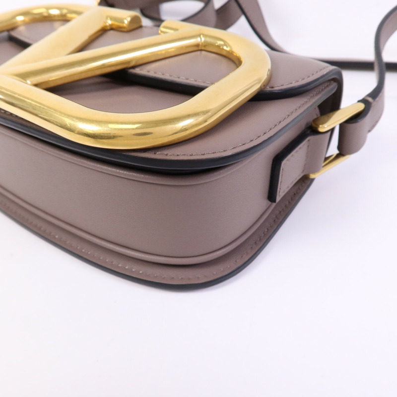 Valentino 牛皮皮革VLogo SuperVee金扣肩背袋-9
