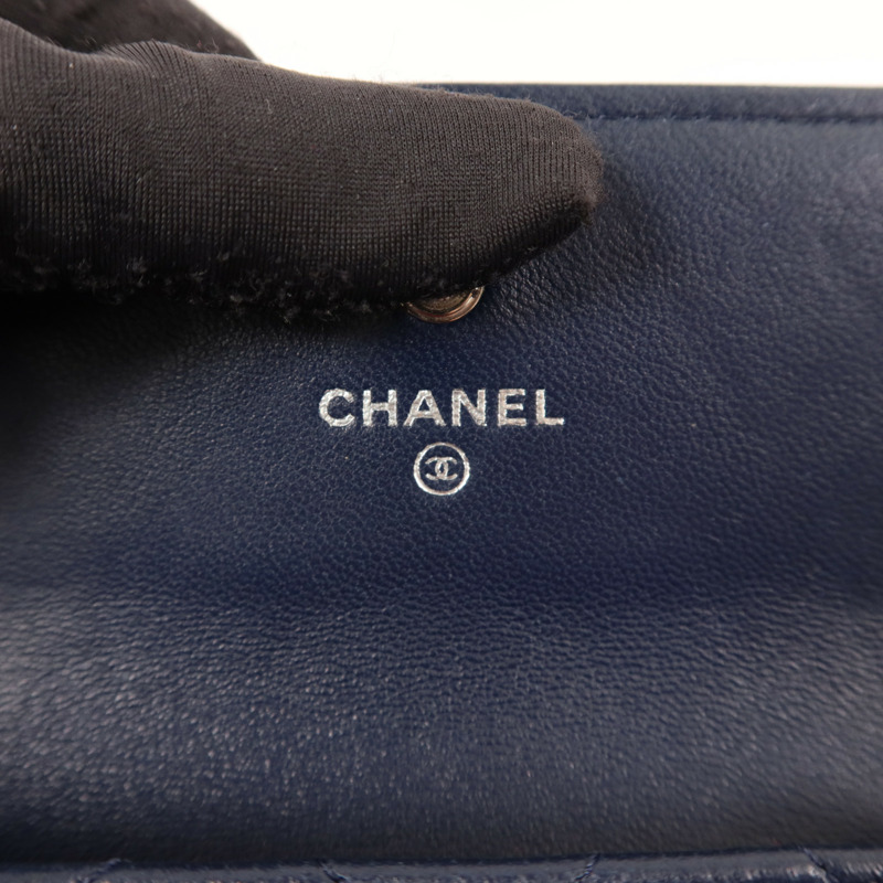 CHANEL 羊皮皮革Bifold Wallet銀扣錢包-5