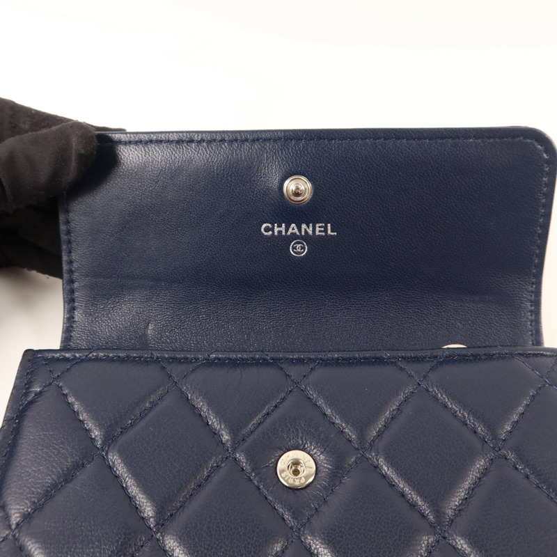 CHANEL 羊皮皮革Bifold Wallet銀扣錢包-11
