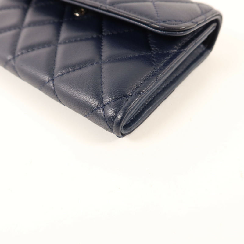 CHANEL 羊皮皮革Bifold Wallet銀扣錢包-12