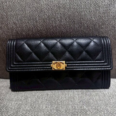 CHANEL BOY 經典菱格紋魚子醬牛黑金長夾