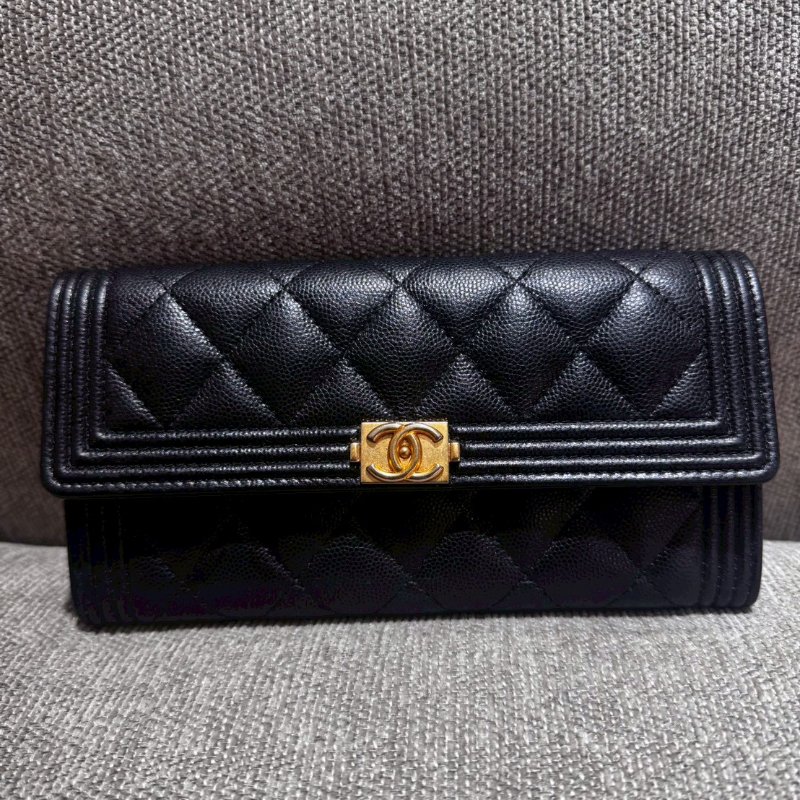 CHANEL BOY 經典菱格紋魚子醬牛黑金長夾-0