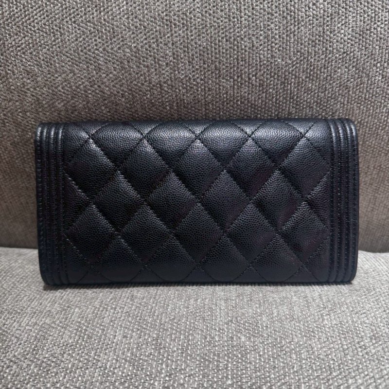CHANEL BOY 經典菱格紋魚子醬牛黑金長夾-1