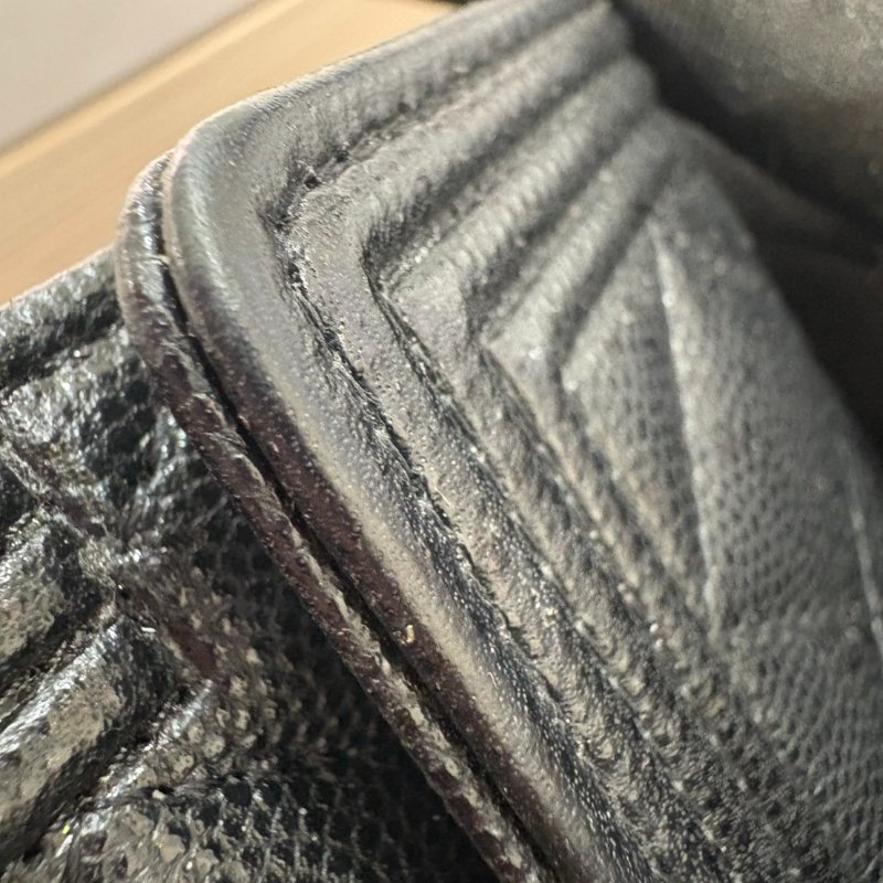 CHANEL BOY 經典菱格紋魚子醬牛黑金長夾-24