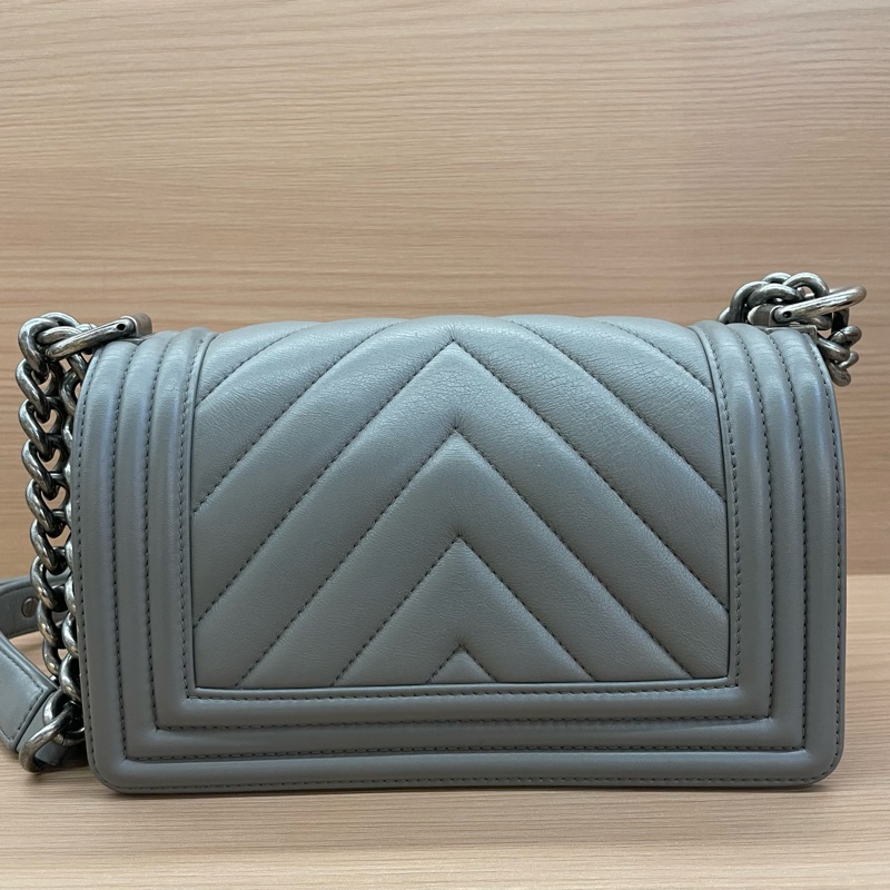 Chanel|香奈儿 灰色V纹Leboy 光面牛皮-1