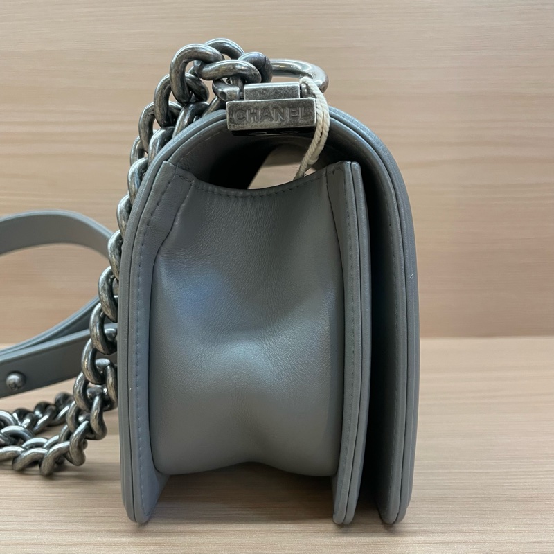Chanel|香奈儿 灰色V纹Leboy 光面牛皮-2