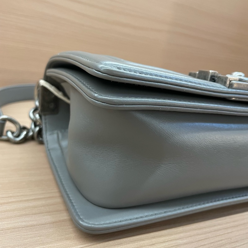 Chanel|香奈儿 灰色V纹Leboy 光面牛皮-5