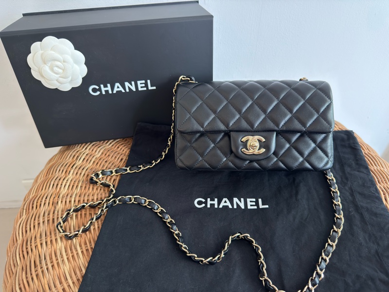 二手CHANEL黑色小羊皮菱格紋淡金扣20cm Mini COCO口蓋包A69900-0