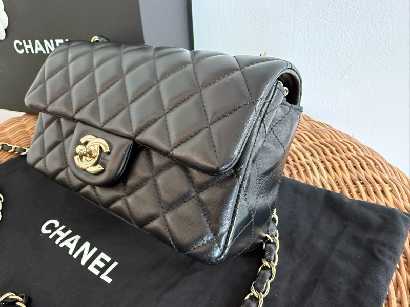 二手CHANEL黑色小羊皮菱格紋淡金扣20cm Mini COCO口蓋包A69900-3