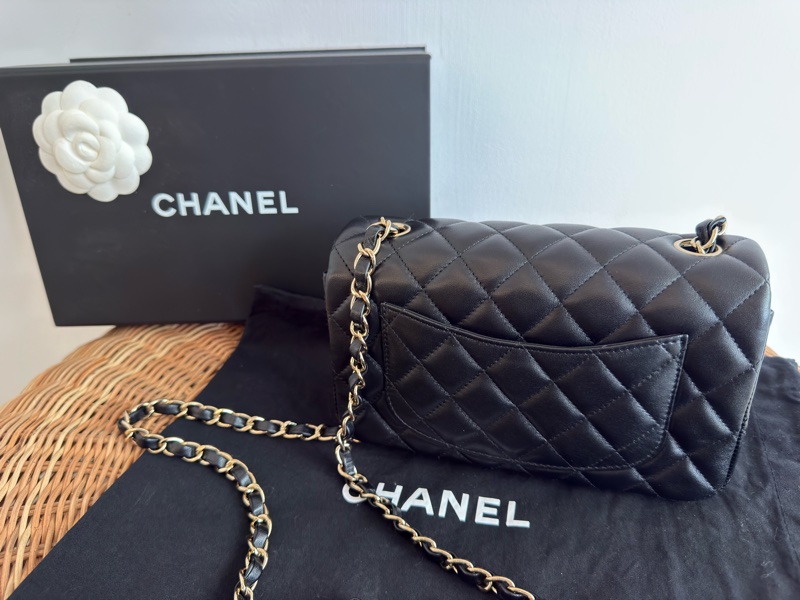 二手CHANEL黑色小羊皮菱格紋淡金扣20cm Mini COCO口蓋包A69900-4