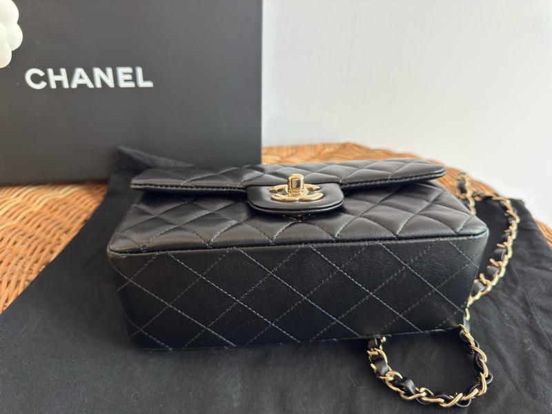 二手CHANEL黑色小羊皮菱格紋淡金扣20cm Mini COCO口蓋包A69900-5