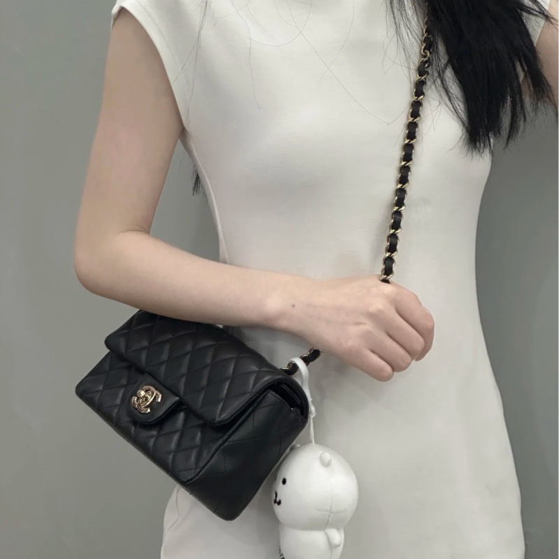 二手CHANEL黑色小羊皮菱格紋淡金扣20cm Mini COCO口蓋包A69900-11