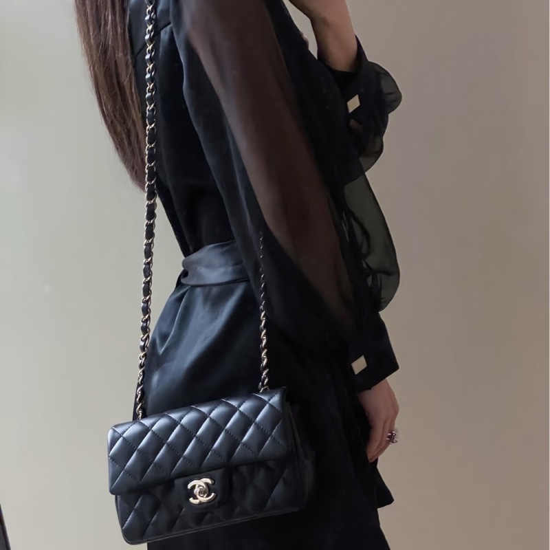 二手CHANEL黑色小羊皮菱格紋淡金扣20cm Mini COCO口蓋包A69900-12