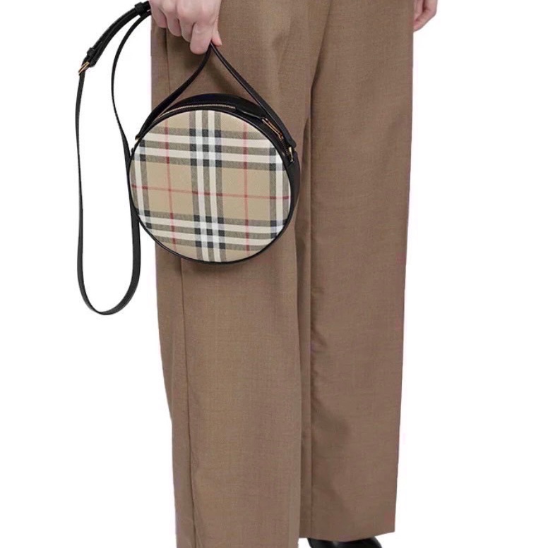 Burberry 經典格紋斜背圓餅包.黑邊-5