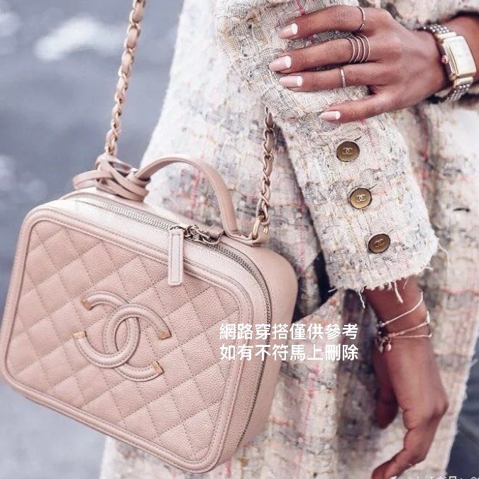 CHANEL水蜜桃粉金釦VANITY CASE中號化妝箱包A93343-1