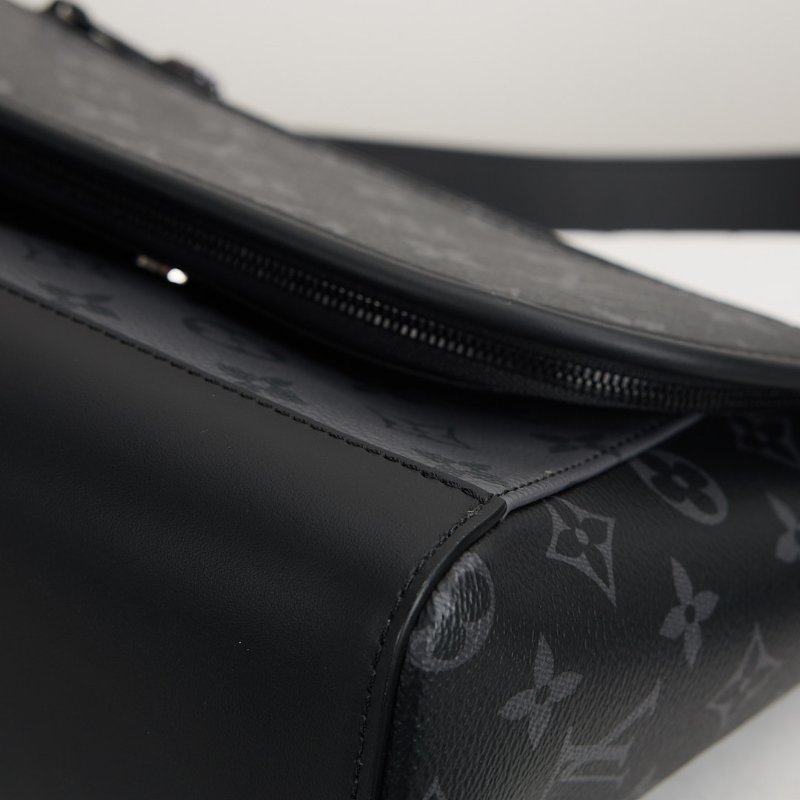 二手Lv Pulse M12681黑武士郵差包/晶片款-9