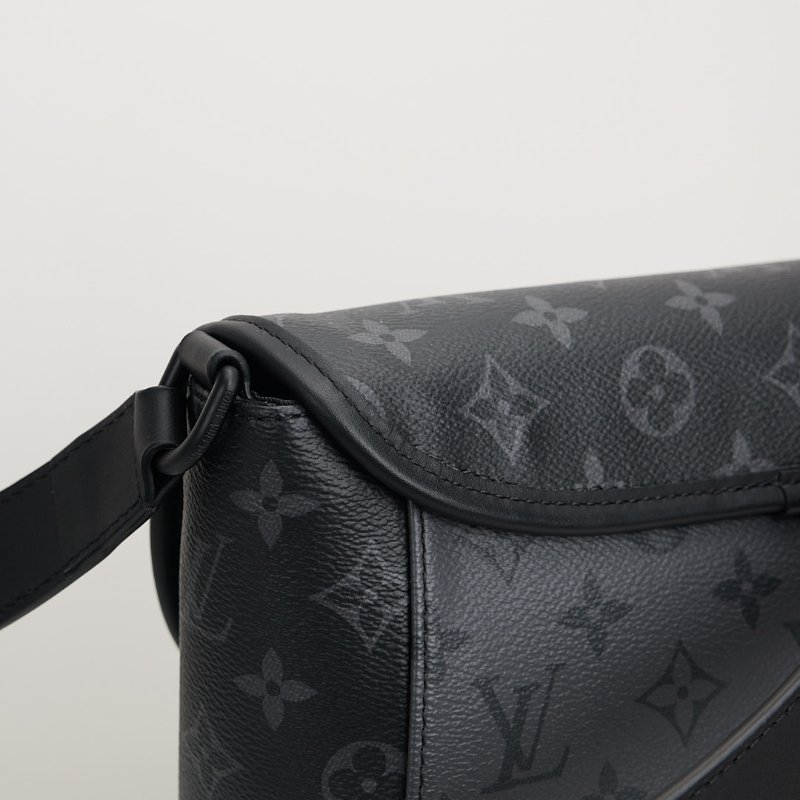 二手Lv Pulse M12681黑武士郵差包/晶片款-13