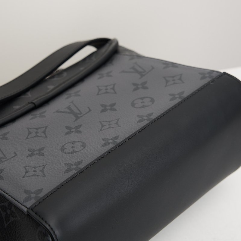 二手Lv Pulse M12681黑武士郵差包/晶片款-15