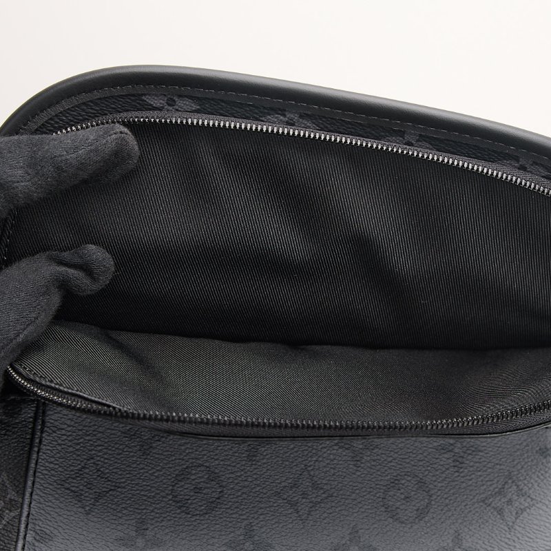 二手Lv Pulse M12681黑武士郵差包/晶片款-26