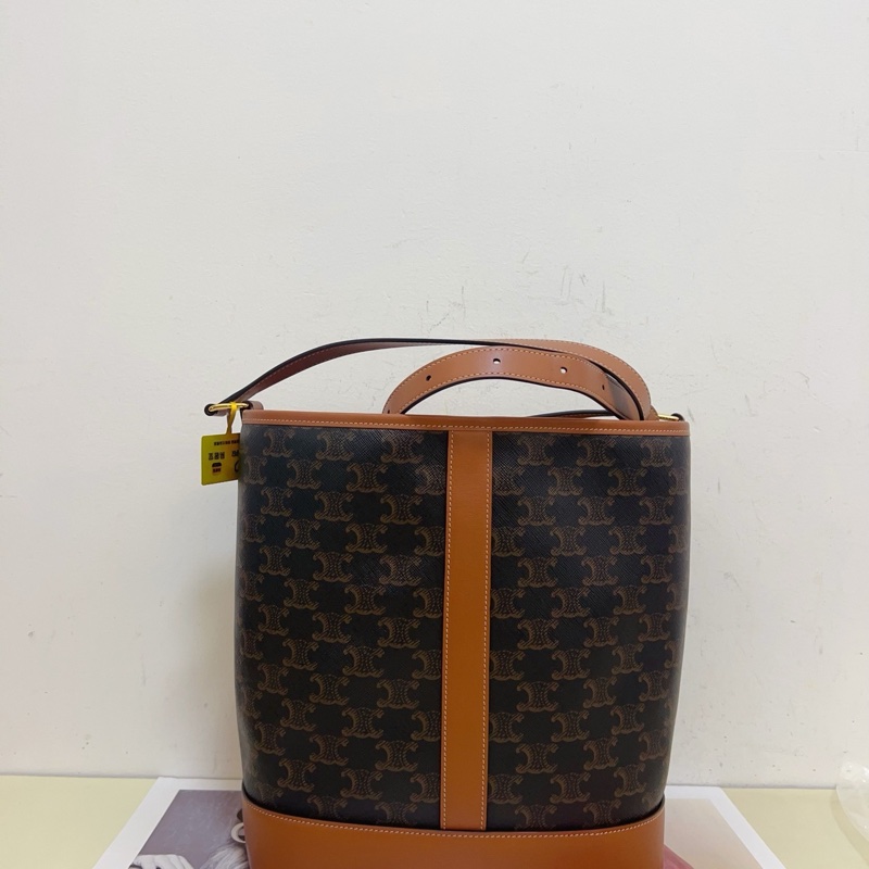 閒置CELINE賽琳 Triomphe 經典凱旋門滿印老花水桶包-1
